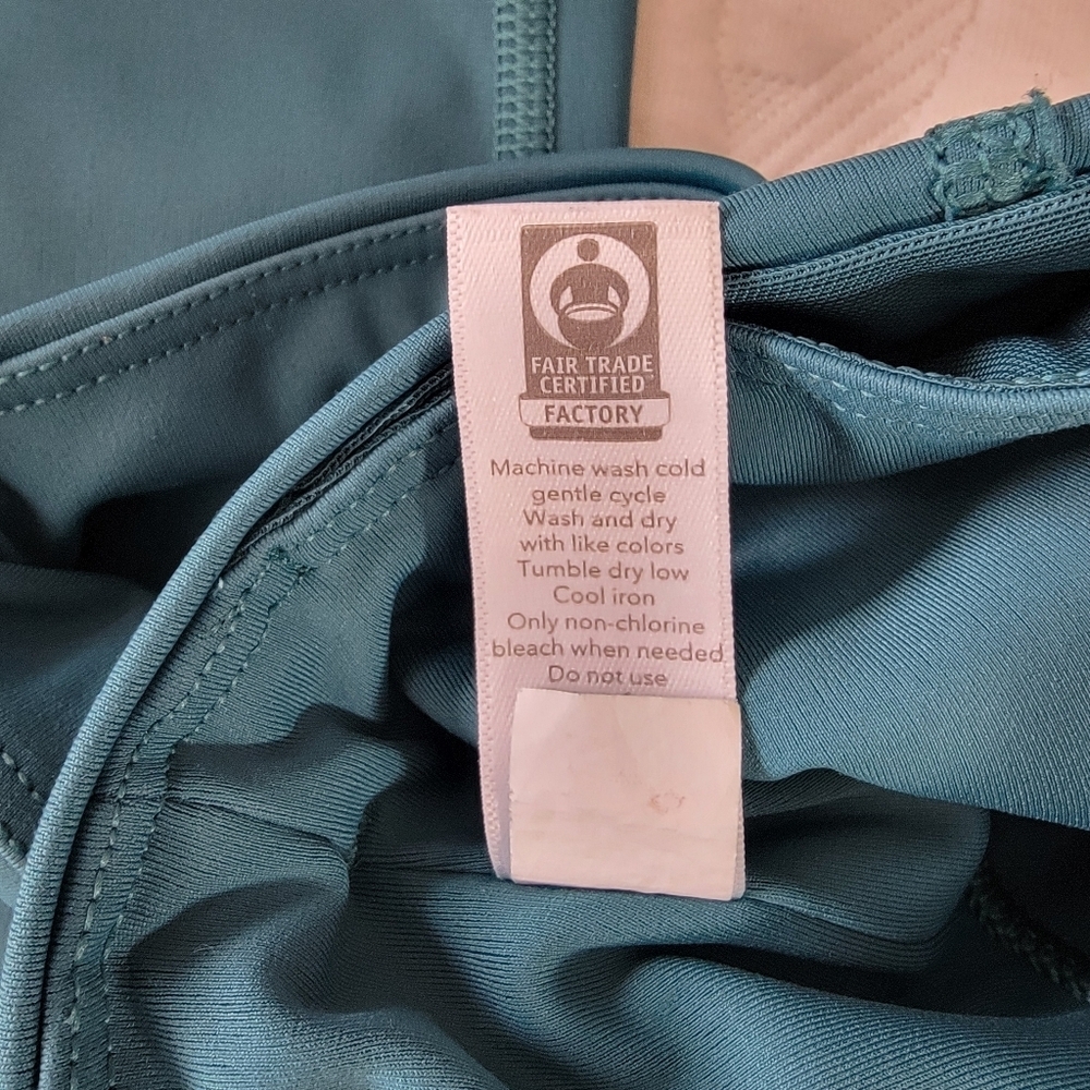 ATHLETA Lightning Capri Teal Green Athlesiure Workout Yoga Runnin Size Small - Picture 8 of 11